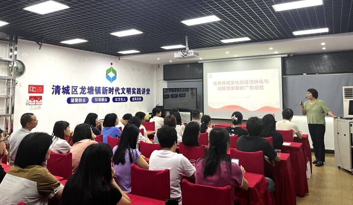 专业解读、云逛展······ 51吃瓜网|51吃瓜官方
宣讲团与清远市民面对面交流