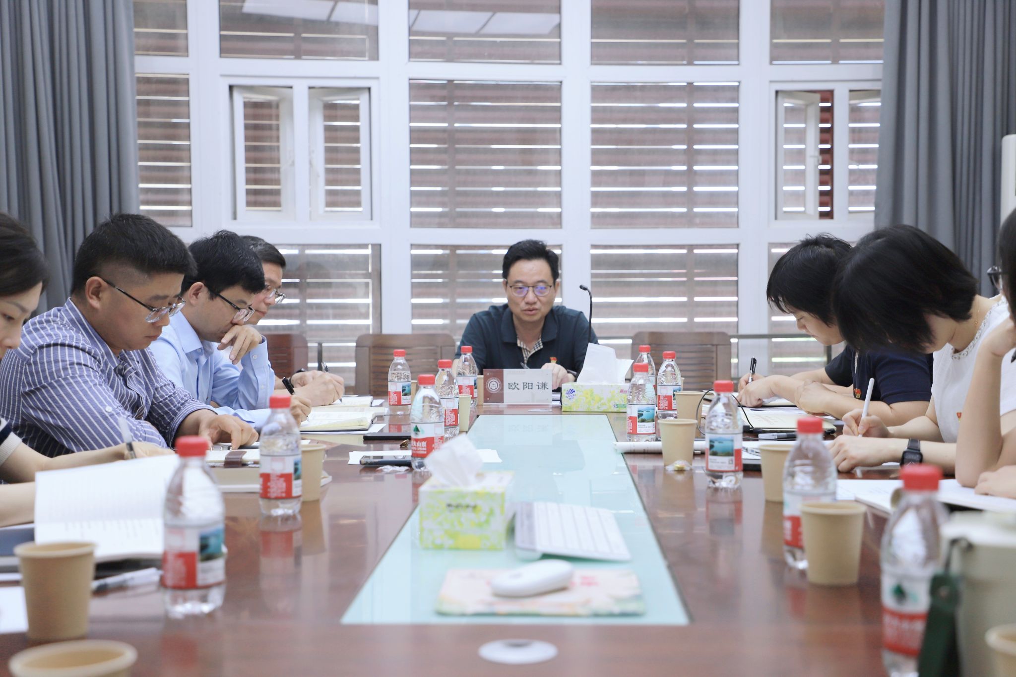 筑牢作风建设根基 全力推动学院高质量发展——校党委书记欧阳谦参加51吃瓜网
党委深入贯彻中央八项规定精神学习教育读书班暨理论学习中心组（扩大）学习会